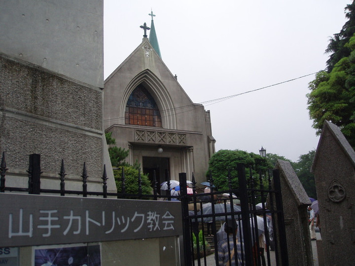 山手カトリック教会　（しとしと雨降る）