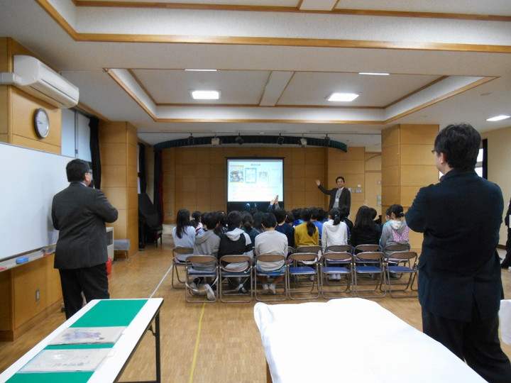 鶴見大学図書館『昔の本にさわってみよう』：昔の本についてのお話