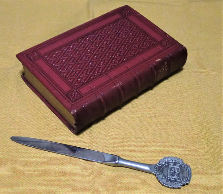 Book_and_knife1