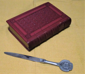 Book_and_knife1